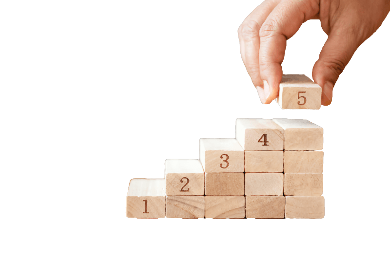 Step-by-Step ans Ziel - aus Holzklötzen wird eine Treppe gebaut